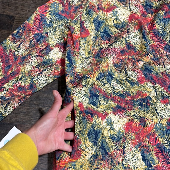 Brand new and perfect for Spring, The North Face camo leaf print anorak. - Picture 7 of 10